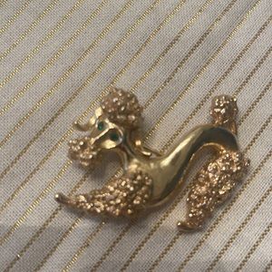 𝅺Vintage 1950's Gold Playful Green Eyed Poodle Brooch Pin By Gerry